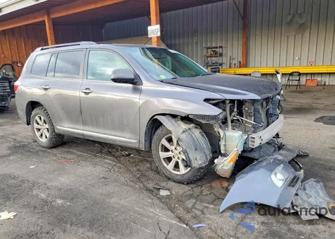 2012 Toyota Highlander Base из США, поврежденный, VIN 5TDBK3EH9CS131321